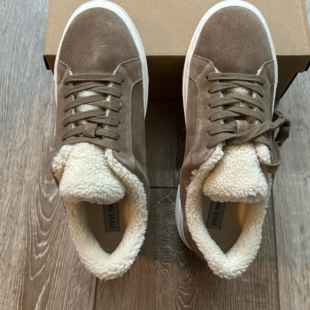 New Steve Madden Platform Sneaker With Fleece Siz… - image 1